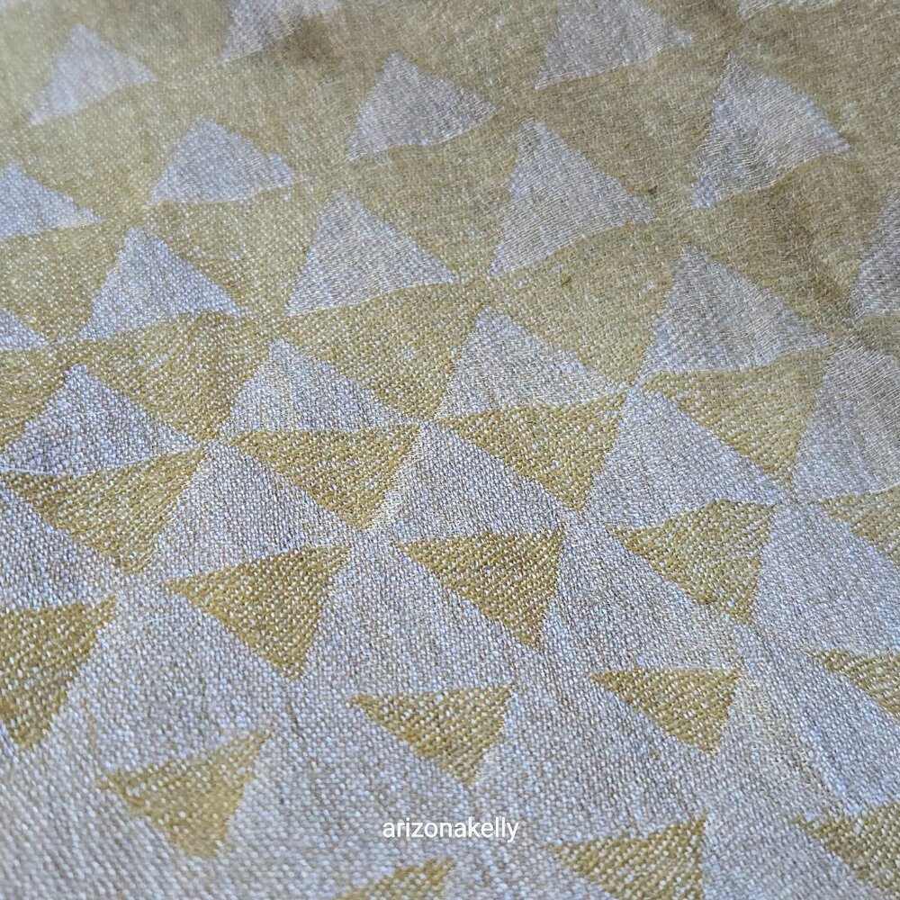 NWOT Cashmere Woven Scarf Lightweight Triangle Pattern With Subtle Gold Shimmer - Picture 14 of 16